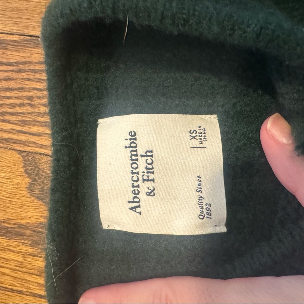 NWT Abercrombie Women's Novelty Button Cable Sweater Jacket - Picture 4 of 4